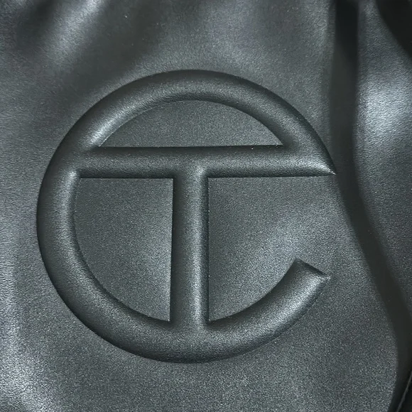 Telfar - Picture 2 of 7